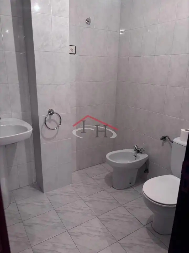 Bany de Pis en venda en León Capital  amb Calefacció, Terrassa i Traster