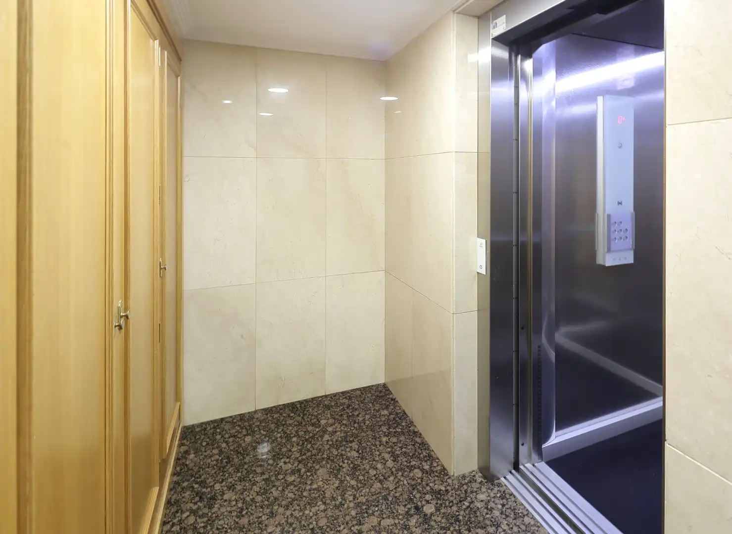 Bany de Pis en venda en Gijón  amb Calefacció, Parquet i Traster