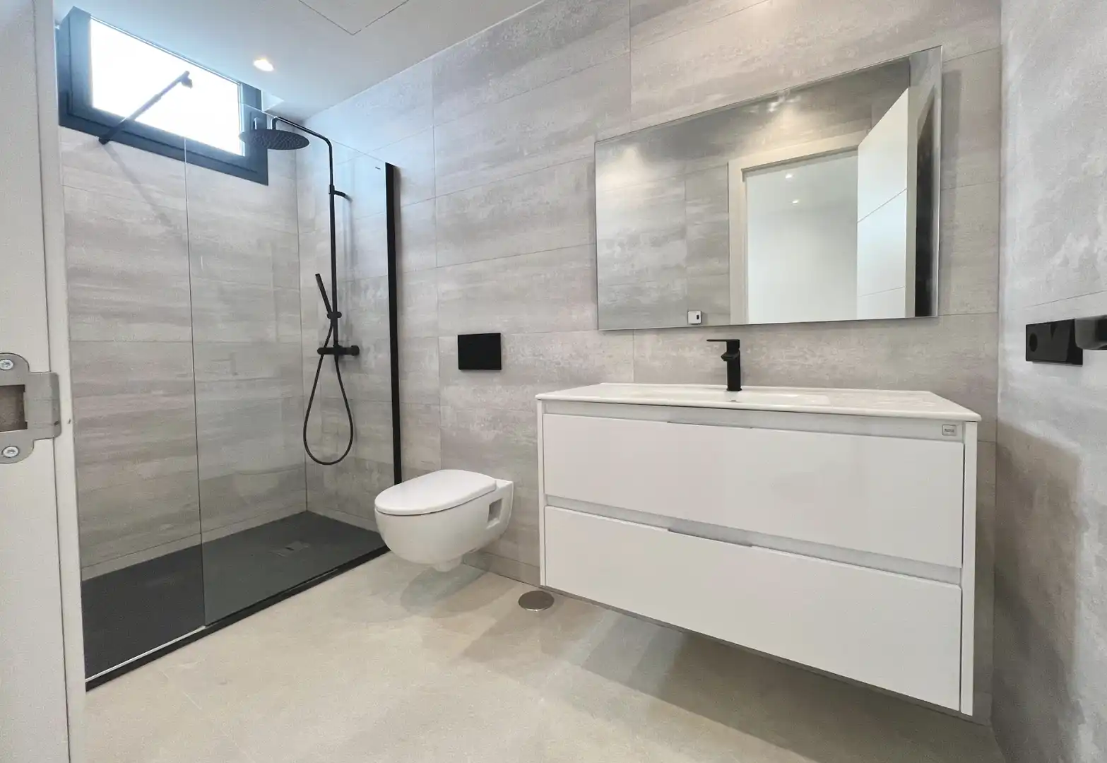 Badezimmer von Haus oder Chalet zum Verkauf in Marbella mit Klimaanlage, Heizung und Privatgarten