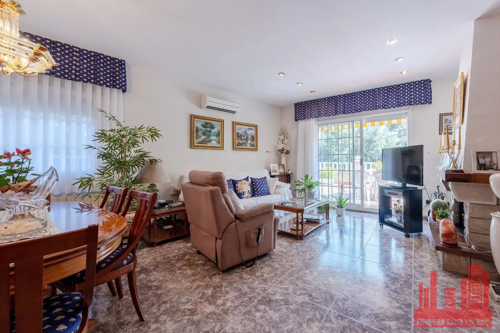 Sala de estar de Casa o chalet en venta en Sant Vicenç Dels Horts con Aire acondicionado, Calefacción y Terraza