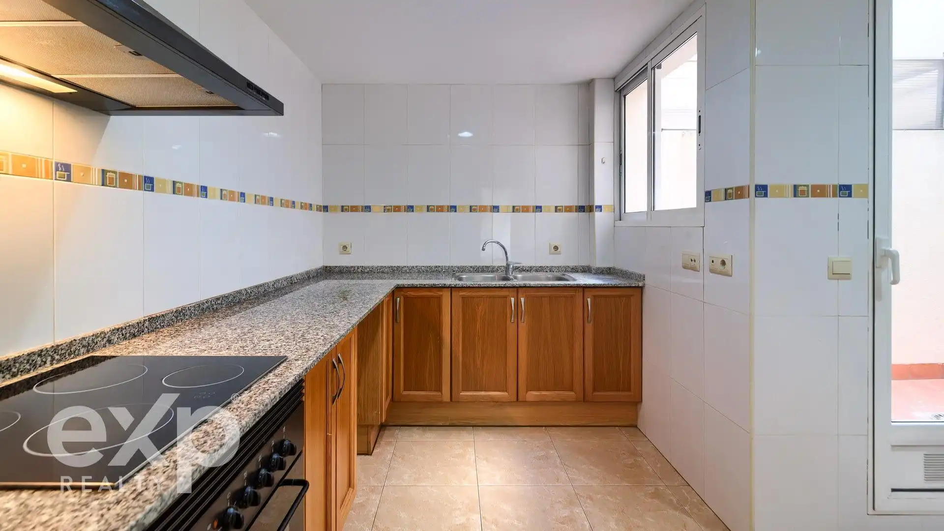 Kitchen of Flat for sale in Alginet  with Air Conditioner, Terrace and Storage room