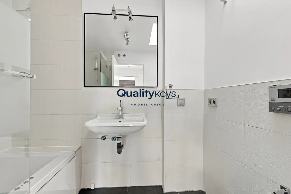 Baño de Casa o chalet en venta en Madrid con Aire acondicionado, Calefacción y Jardín privado