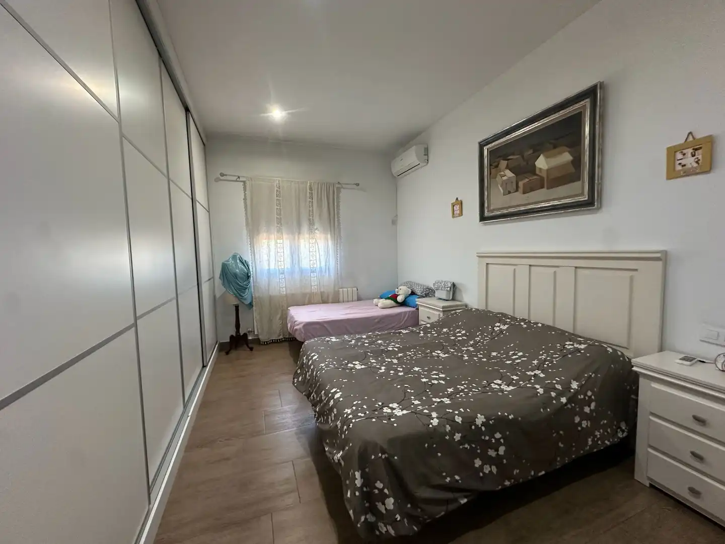 Bedroom of Houses for sale in Mengabril  with Air Conditioner, Heating and Swimming Pool