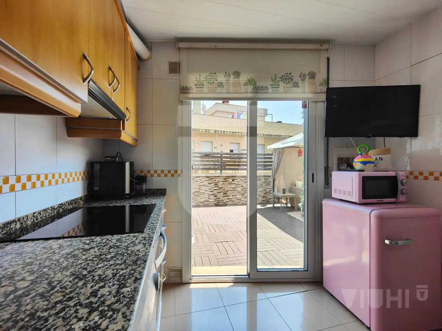 Cuina de Dúplex en venda en Montgat amb Aire condicionat, Calefacció i Jardí privat