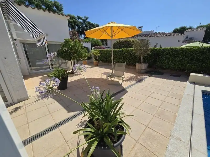 Villa avec piscine à vendre à Calle Montseny, imagen 2