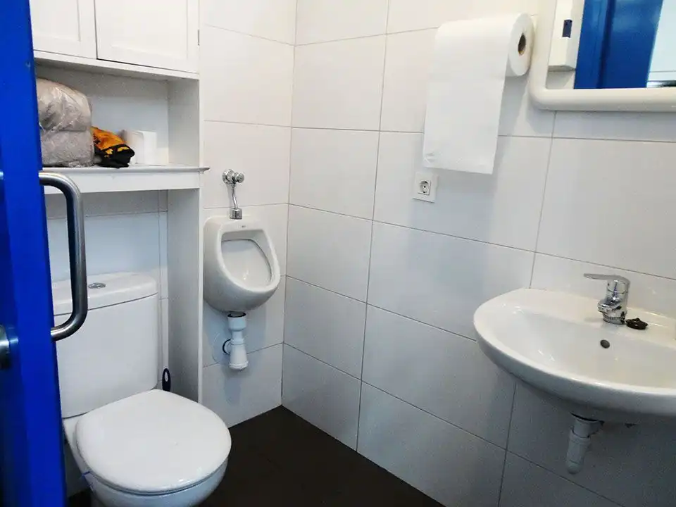 Badezimmer von Geschaftsraum zum Verkauf in Salas de los Infantes