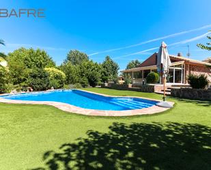 Swimming pool of House or chalet for sale in Villanueva del Pardillo  with Air Conditioner