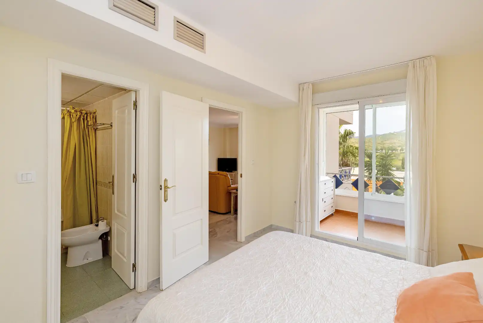 Bedroom of Apartments for sale in Marbella  with Terrace and Community pool
