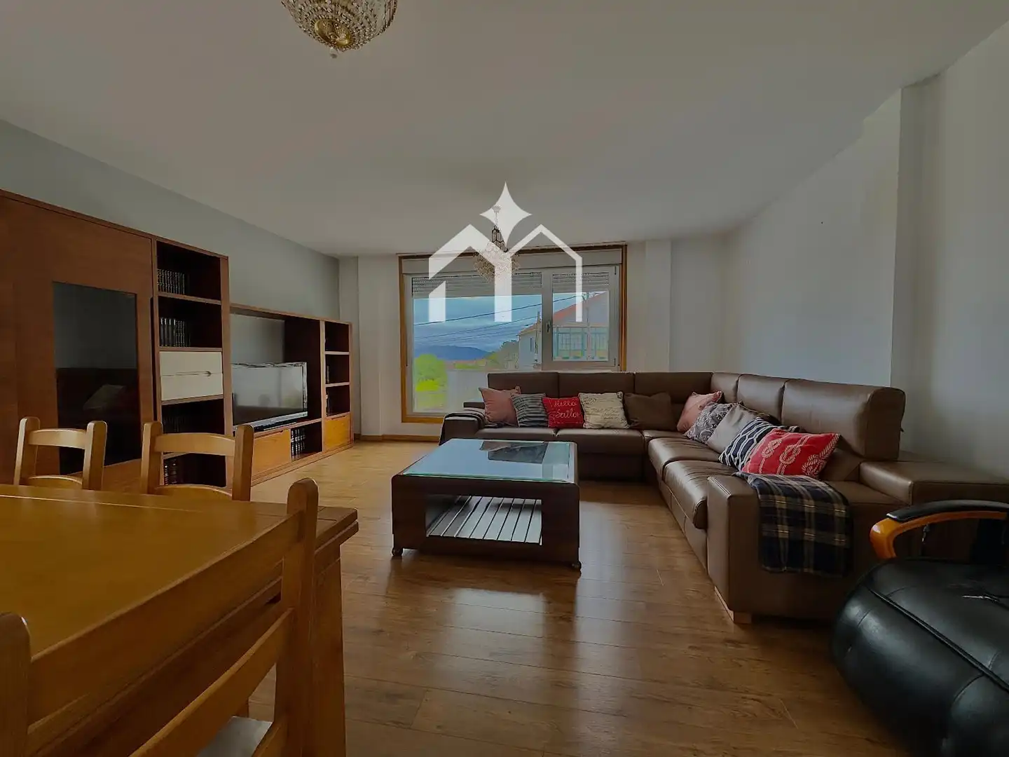 Sala d'estar de Casa o xalet en venda en Cangas  amb Calefacció, Parquet i Terrassa