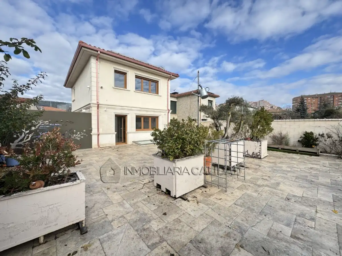 Außenansicht von Haus oder Chalet zum Verkauf in Burgos mit Heizung und Abstellraum