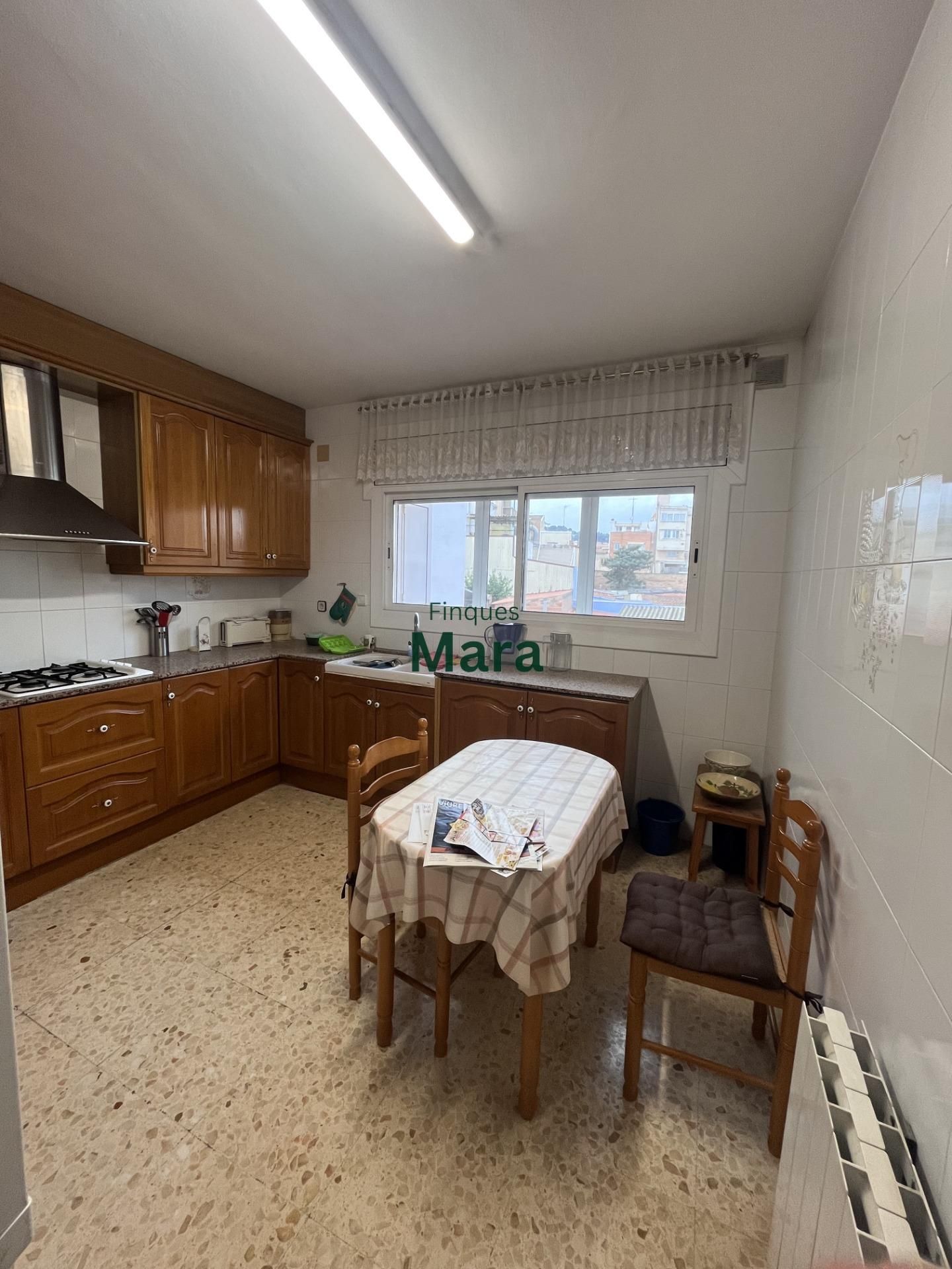 Cuina de Casa o xalet en venda en Sant Boi de Llobregat amb Calefacció, Terrassa i Balcó