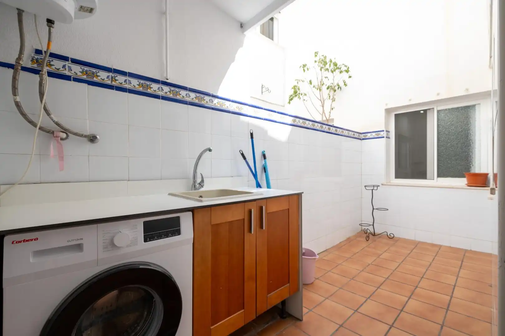 Küche von Dachboden zur Miete in Moncada mit Privatgarten, Terrasse und Balkon