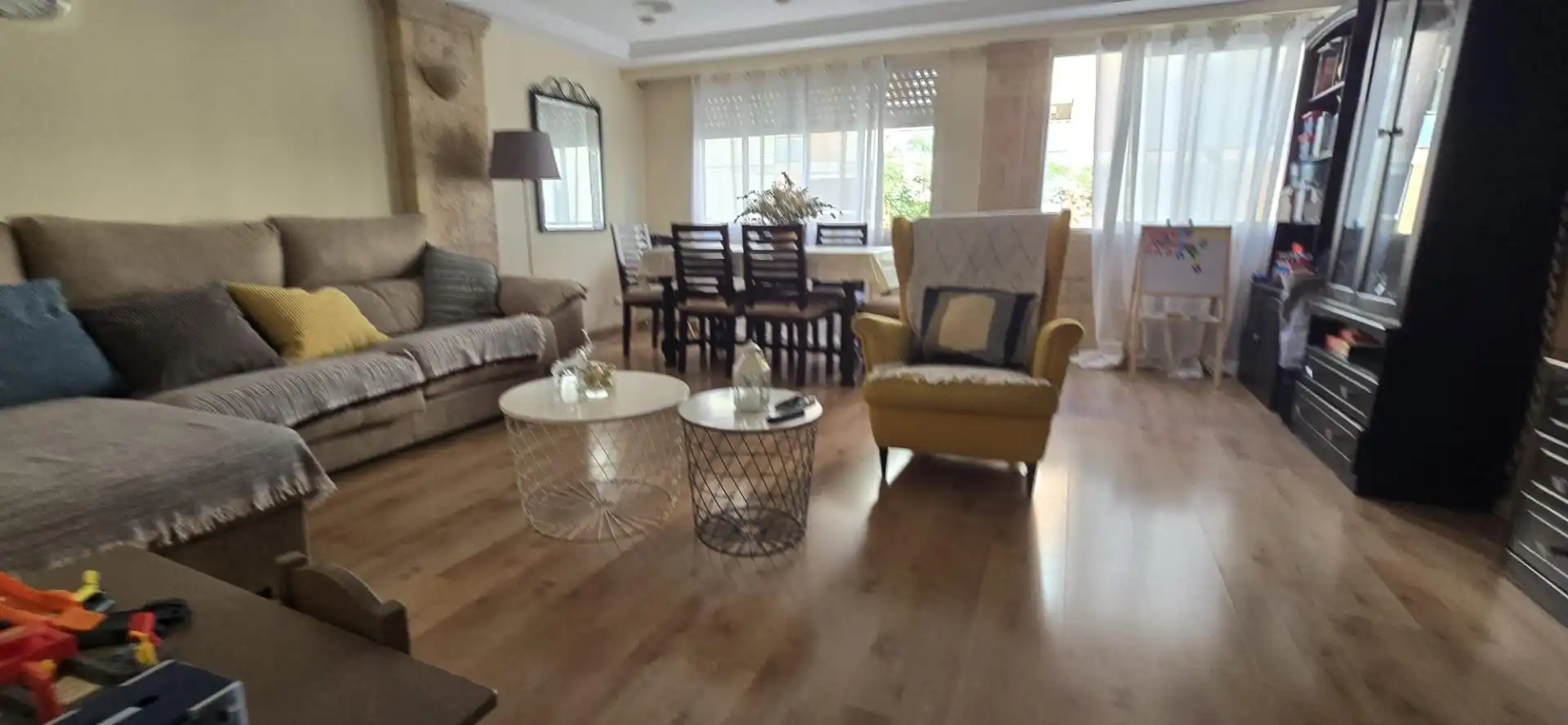 Sala de estar de Dúplex en venta en Sant Joan d'Alacant con Aire acondicionado, Parquet y Amueblado