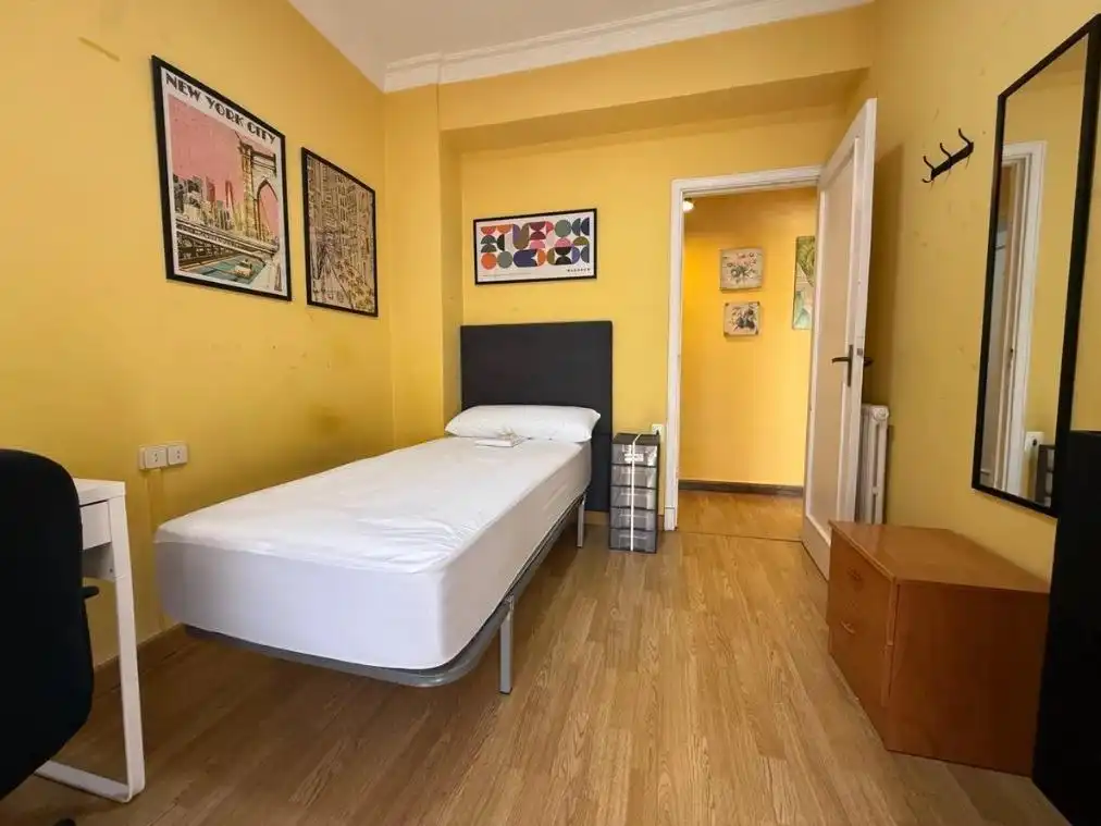 Bedroom of Flat for rent in Ourense Capital   with Heating, Parquet flooring and Balcony