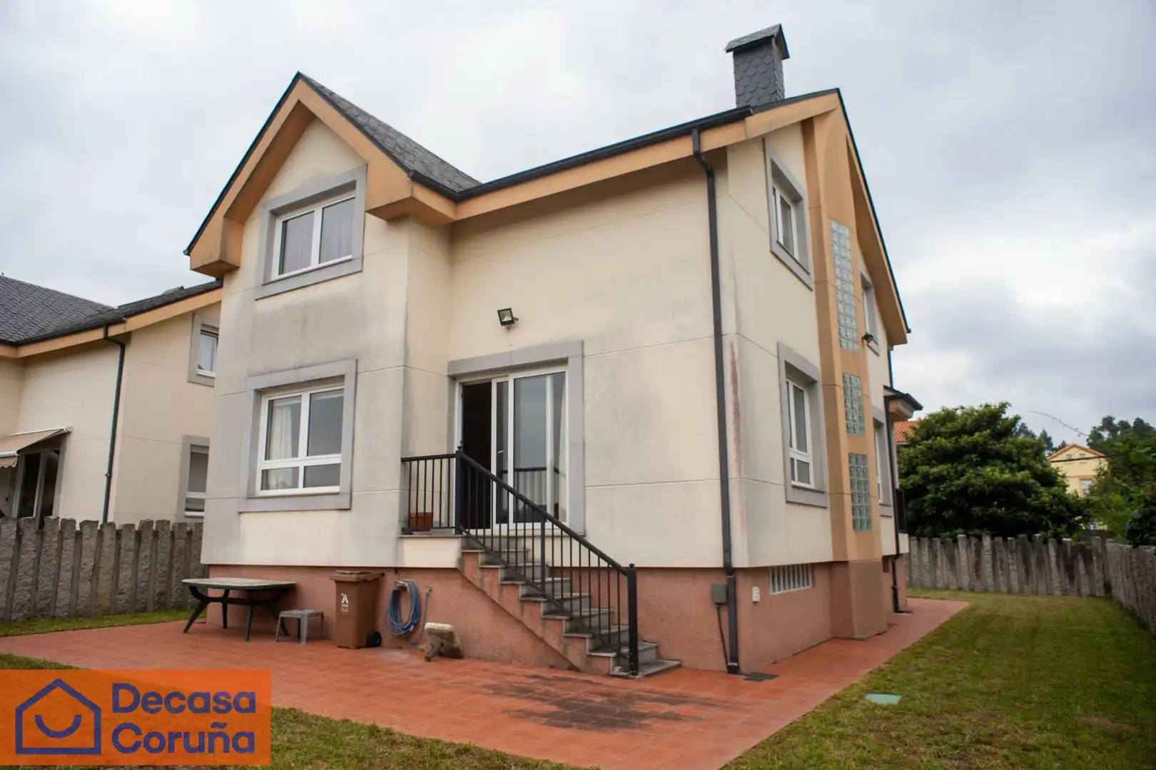 Vista exterior de Casa o chalet de alquiler en Oleiros con Calefacción, Parquet y Terraza