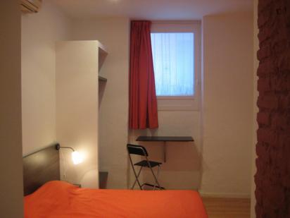 Bedroom of Study to rent in  Madrid Capital  with Washing machine, Microwave and Internet