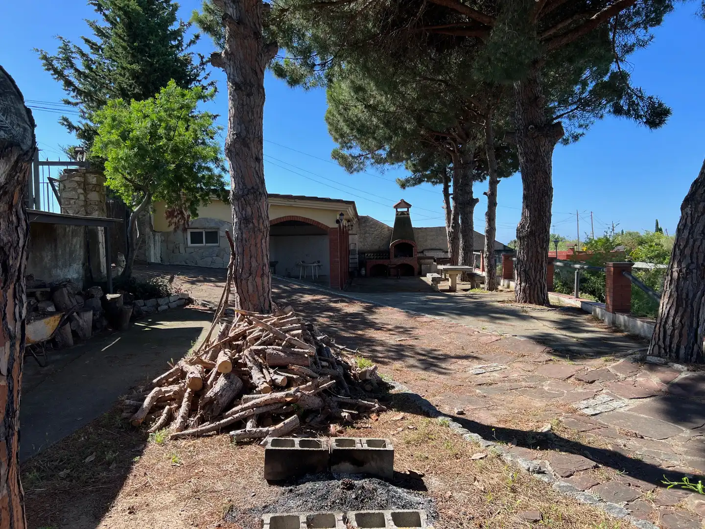 Vista exterior de Casa o xalet en venda en Mataró amb Aire condicionat, Jardí privat i Terrassa
