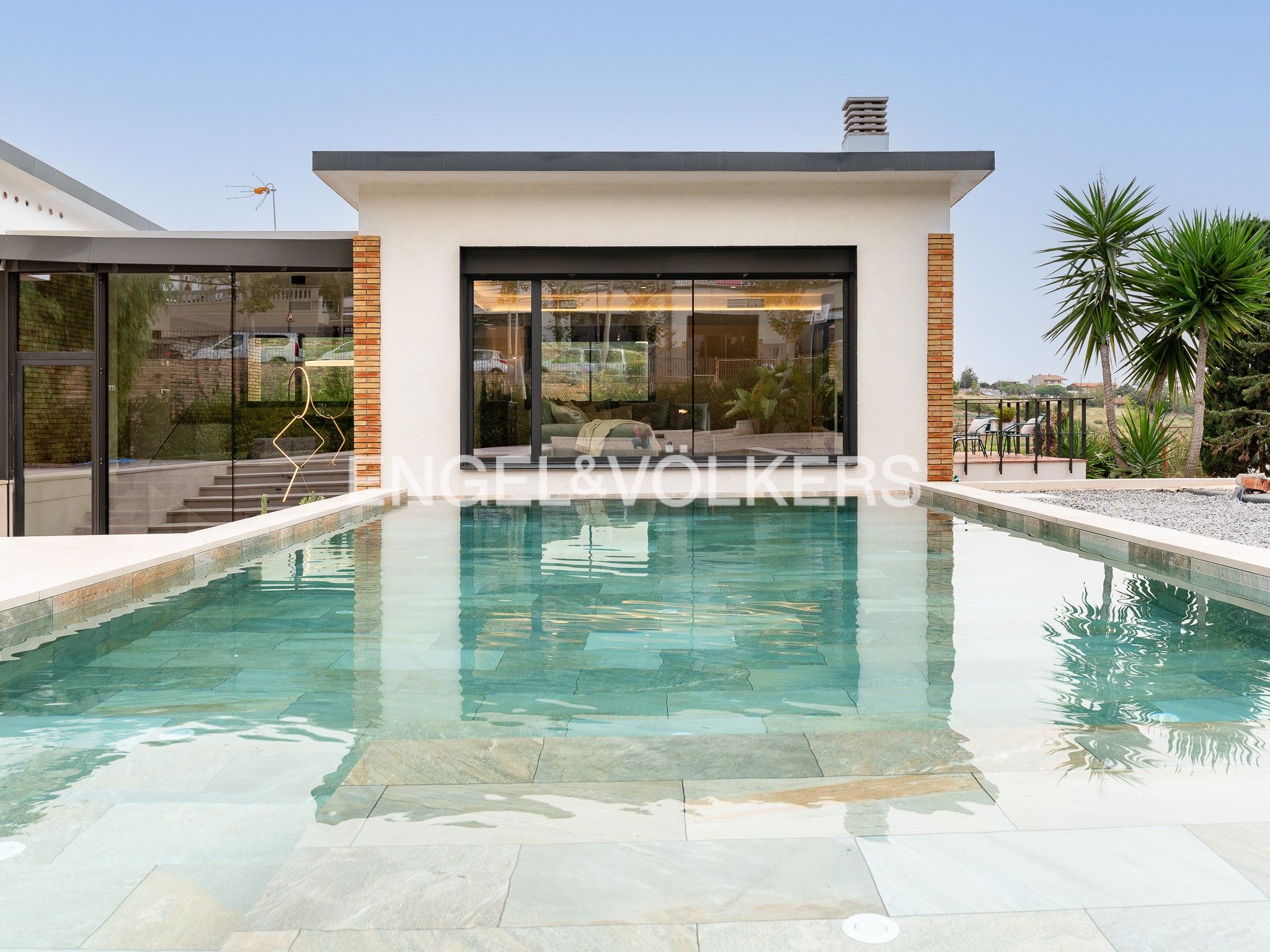 Swimming pool of House or chalet for sale in Tiana  with Air Conditioner, Heating and Private garden