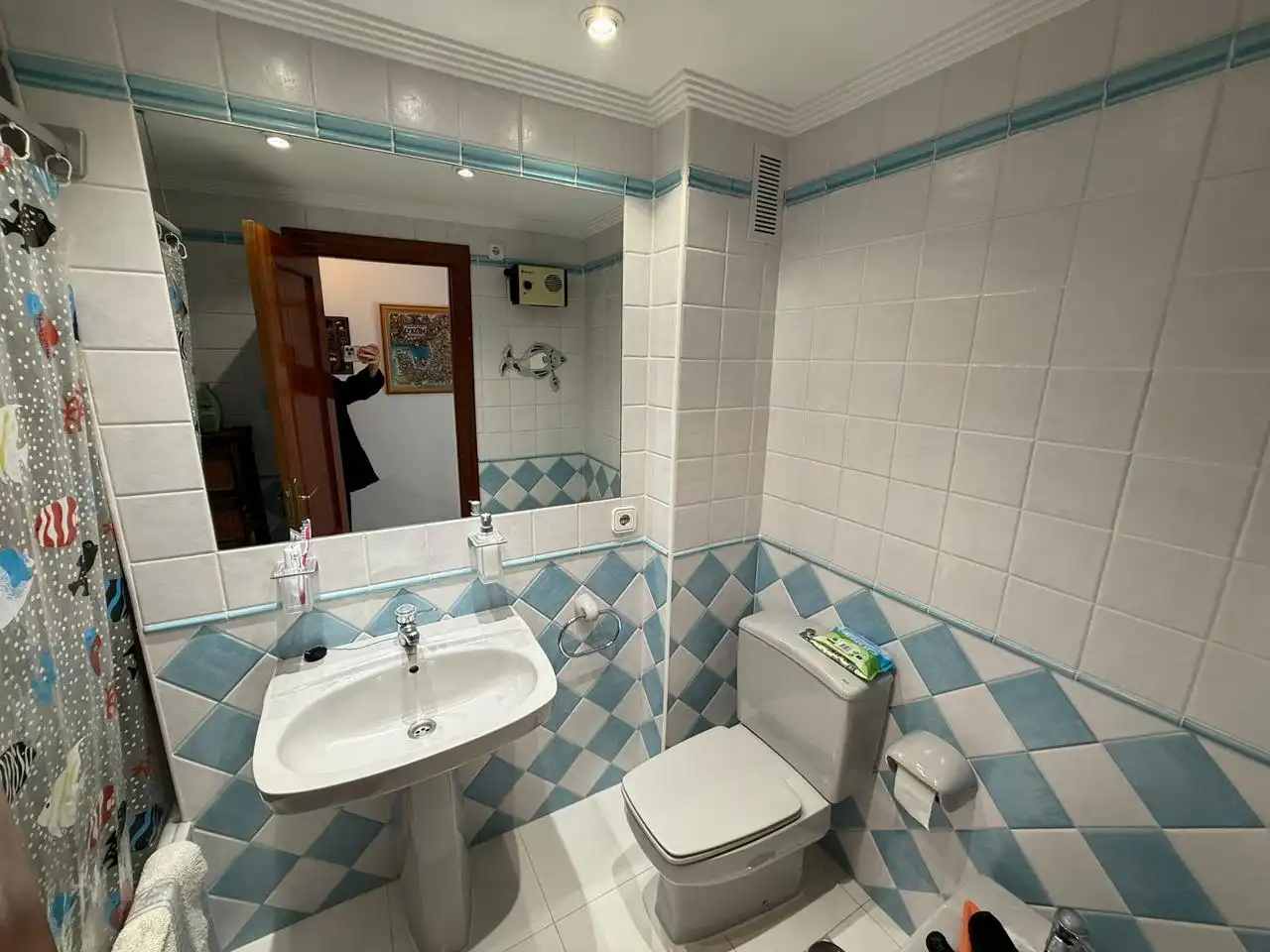 Baño de Piso en venta en Castro-Urdiales con Calefacción, Parquet y Piscina comunitaria