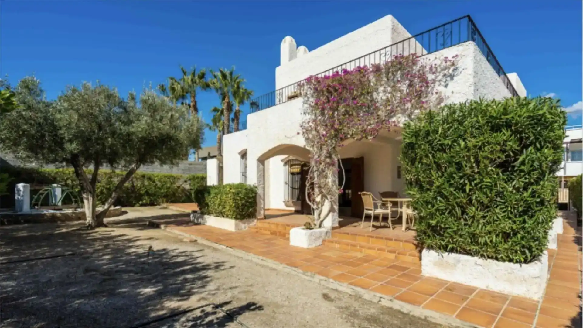 Vista exterior de Casa o xalet de lloguer en Carboneras amb Aire condicionat, Jardí privat i Parquet