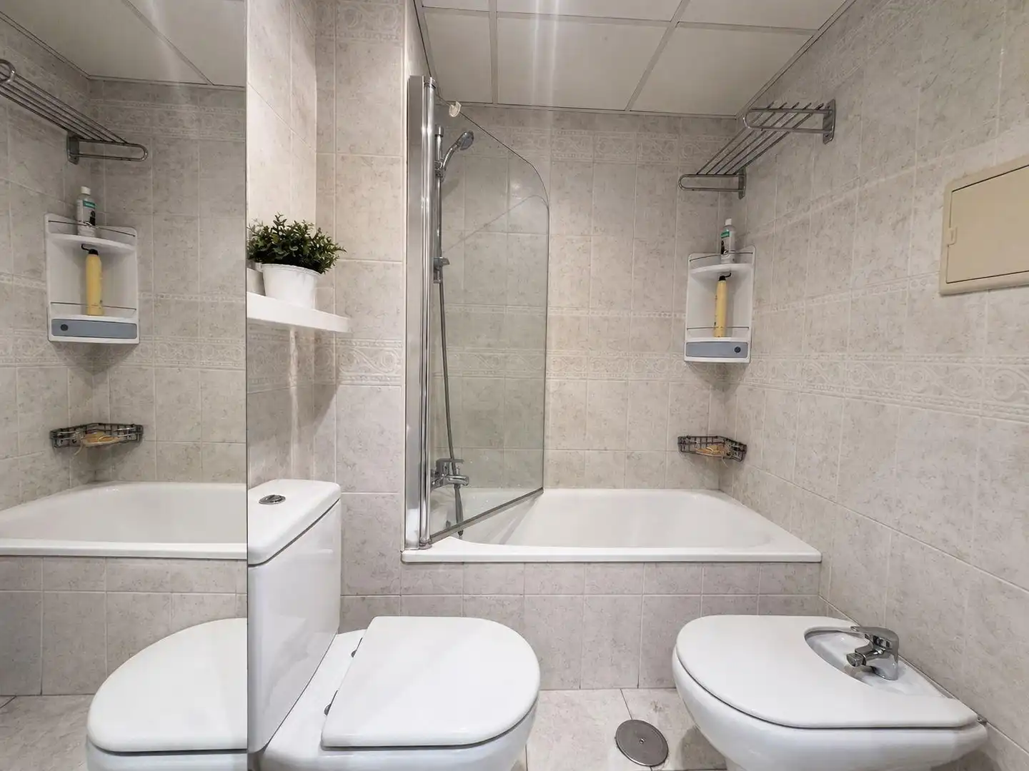 Bathroom of Flat for sale in Córdoba  with Air Conditioner, Heating and Terrace