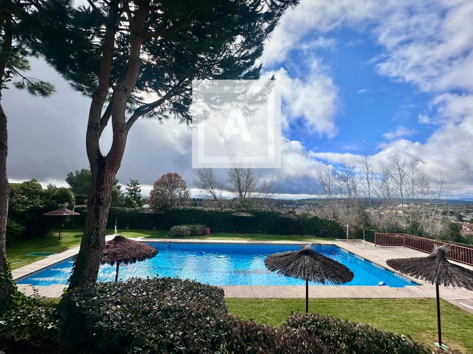 Piscina de Casa adosada en venda en Población de Arroyo amb Aire condicionat, Calefacció i Jardí privat