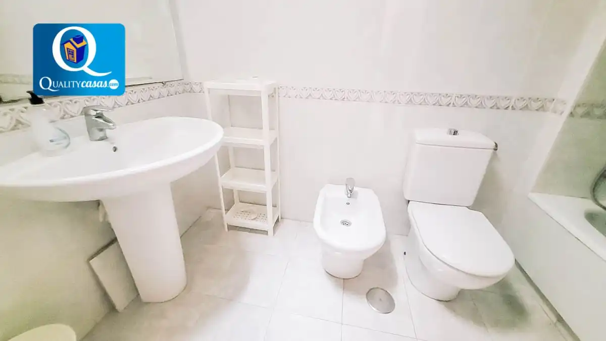 Baño de Casa adosada en venta en El Campello con Aire acondicionado, Terraza y Balcón