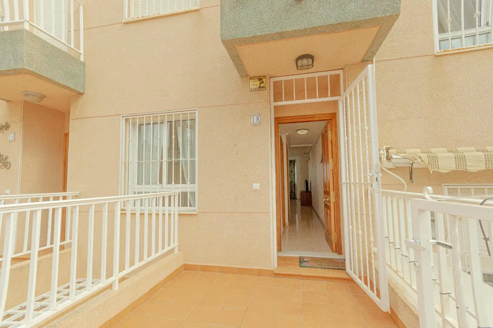 Apartament de lloguer en Torrevieja amb Aire condicionat, Jardí privat i Terrassa