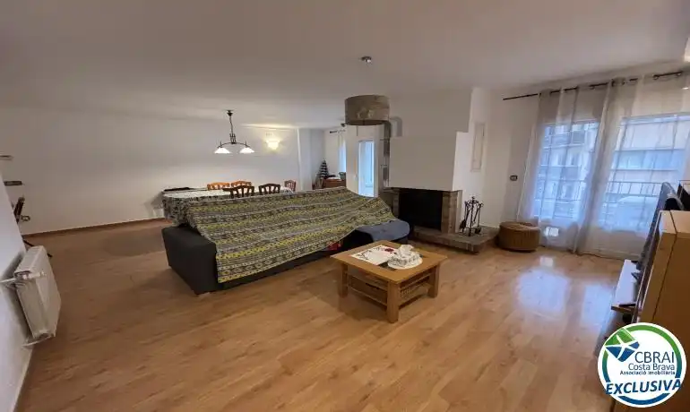 Sala d'estar de Apartament en venda en Roses amb Calefacció i Moblat