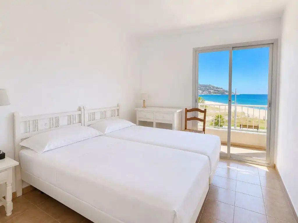 Schlafzimmer von Wohnung zum Verkauf in L'Estartit mit Möbliert