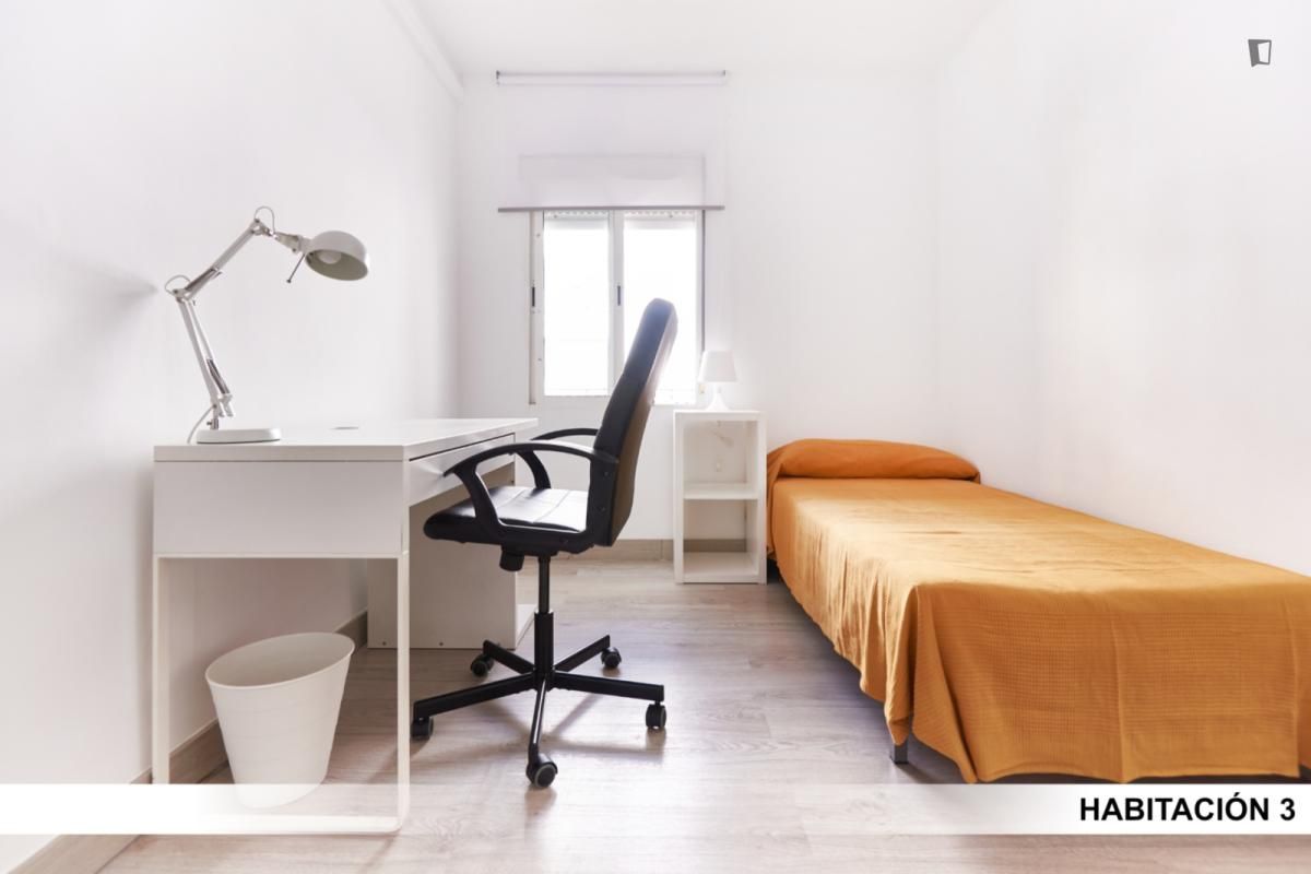 Habitación de Apartamento para compartir en  Sevilla Capital con Aire acondicionado, Amueblado y Horno