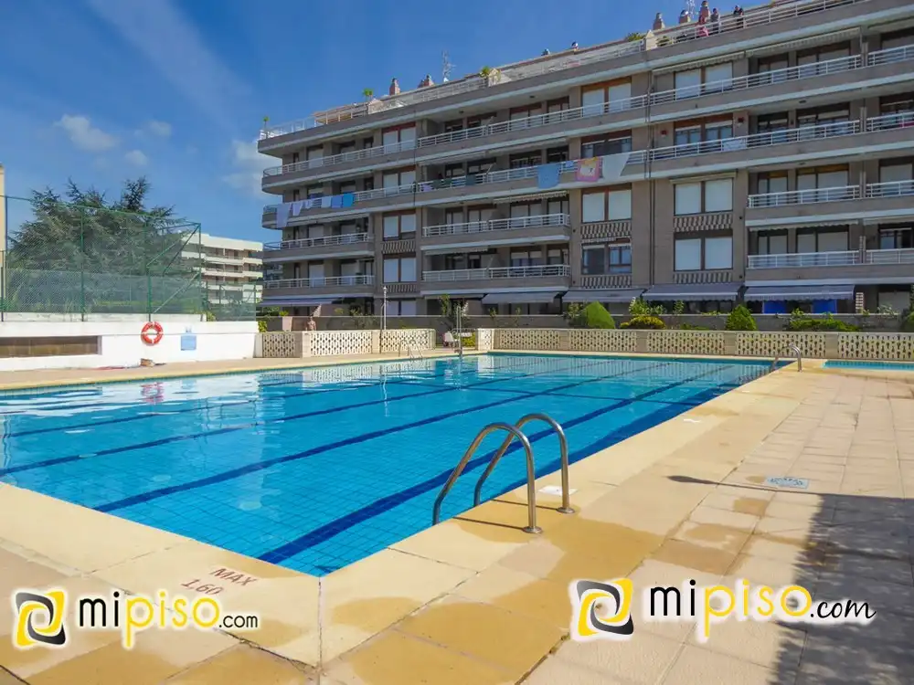 Schwimmbecken von Wohnung zur Miete in Laredo mit Heizung, Terrasse und Schwimmbad