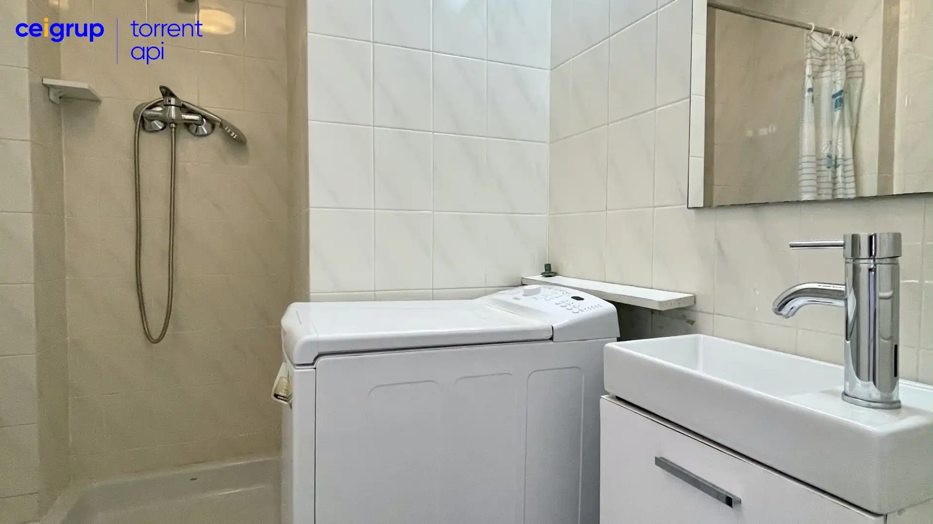 Baño de Planta baja en venta en L'Estartit con Terraza, Piscina y Amueblado