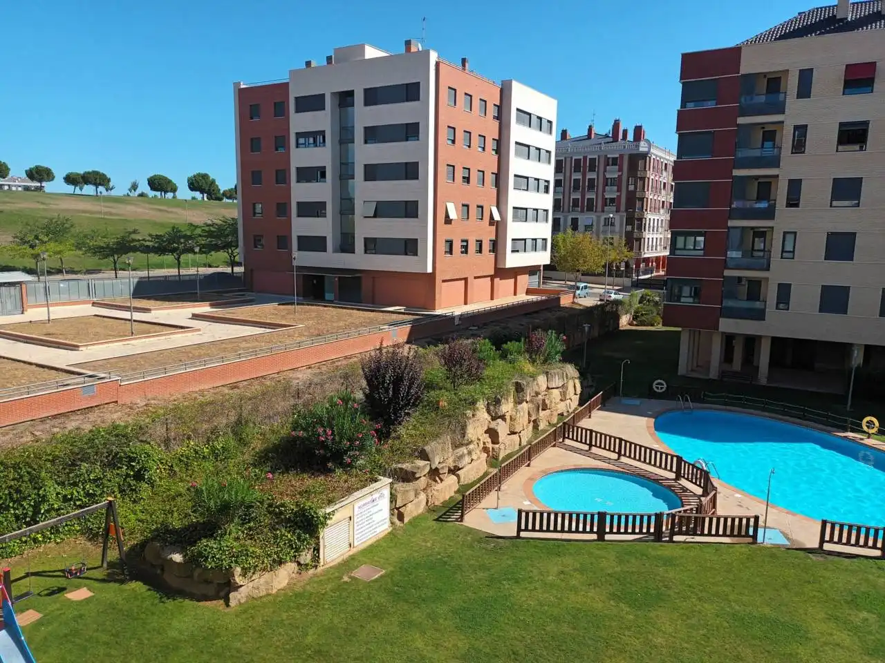 Vista exterior de Piso en venta en  Logroño con Calefacción, Parquet y Trastero