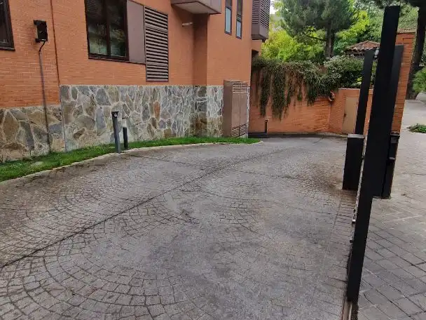 Parkplatz von Wohnung zum Verkauf in Las Rozas de Madrid mit Klimaanlage, Terrasse und Schwimmbad