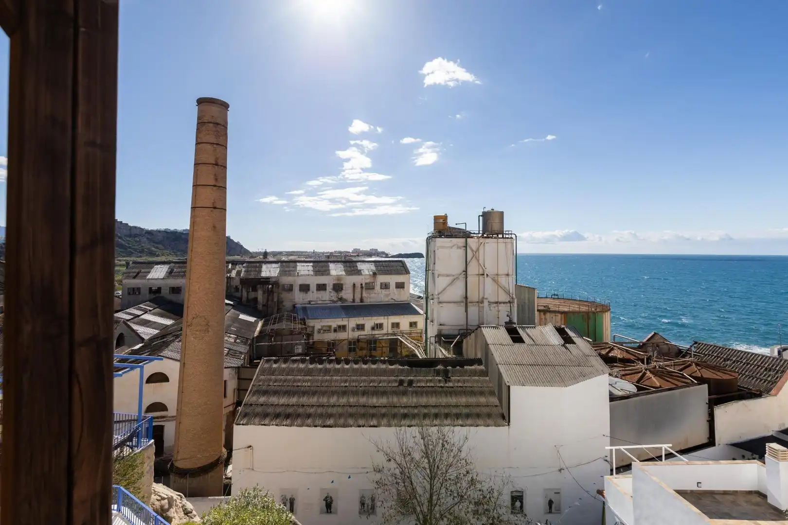 Außenansicht von Einfamilien-Reihenhaus zum Verkauf in Salobreña mit Klimaanlage, Heizung und Terrasse