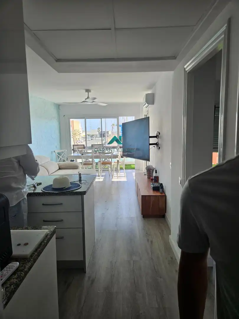 Sala d'estar de Apartament en venda en El Ejido amb Aire condicionat, Terrassa i Traster