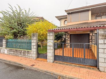 Adossat amb piscina en venda a Higuera de las Dueñas