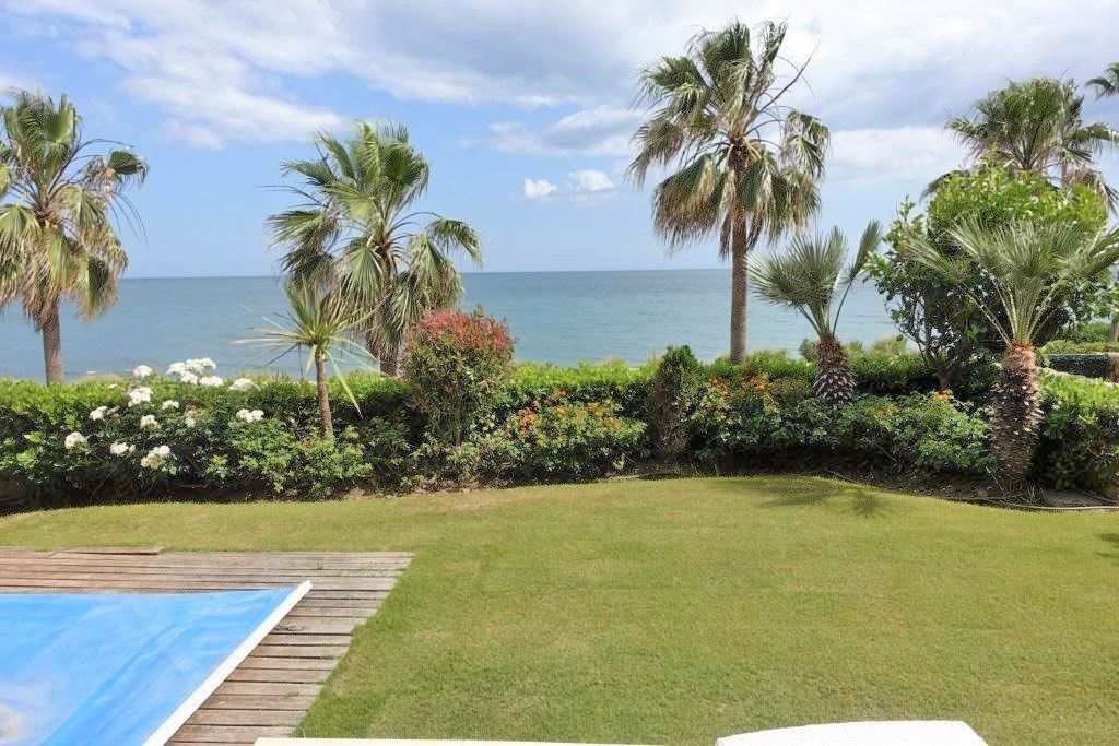 Jardí de Planta baixa de lloguer en Estepona amb Aire condicionat, Terrassa i Piscina