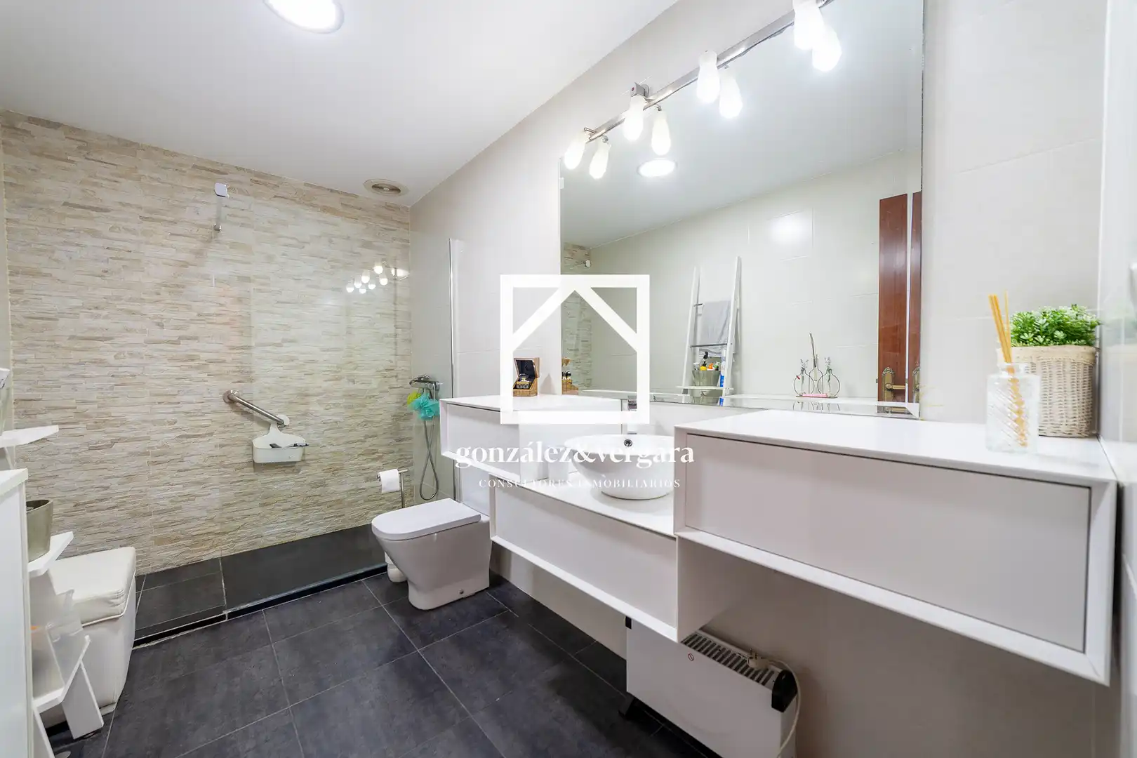 Badezimmer von Wohnung zum Verkauf in Burjassot mit Klimaanlage, Heizung und Terrasse