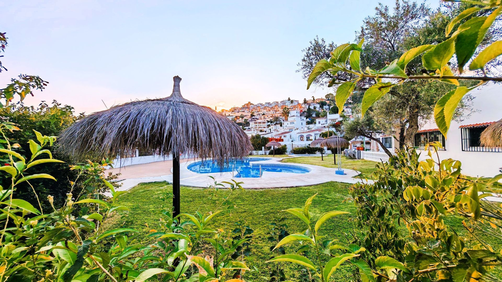 Jardí de Dúplex en venda en Nerja amb Jardí privat, Terrassa i Traster