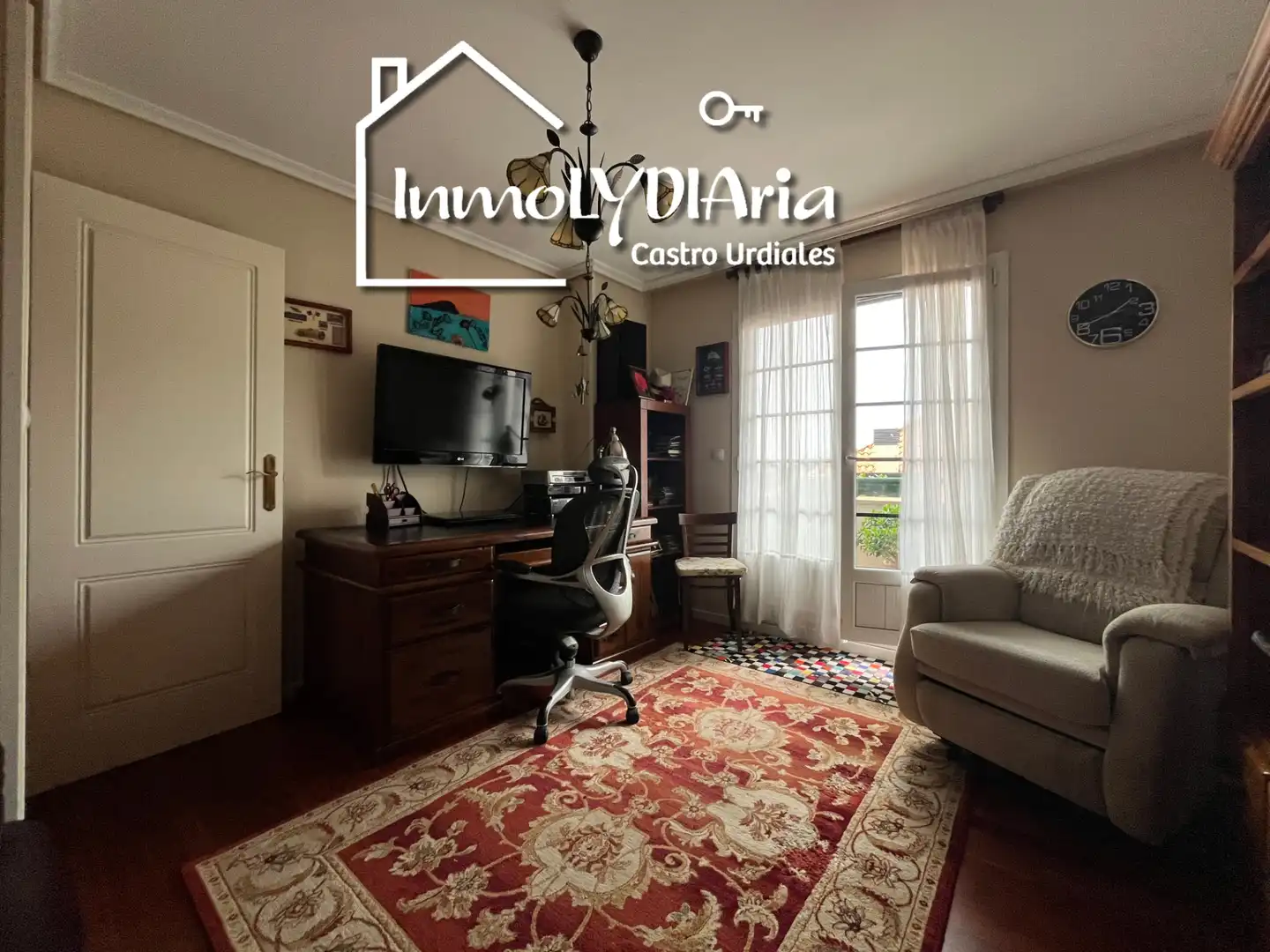 Sala de estar de Casa o chalet en venta en Castro-Urdiales con Calefacción, Jardín privado y Parquet