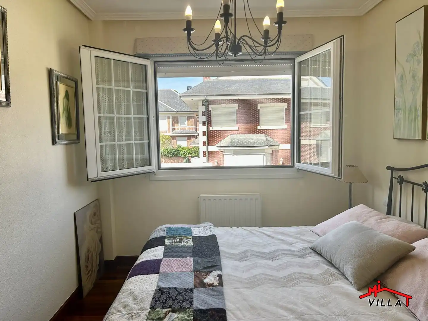 Habitación de Casa o chalet en venta en Laredo con Calefacción y Amueblado