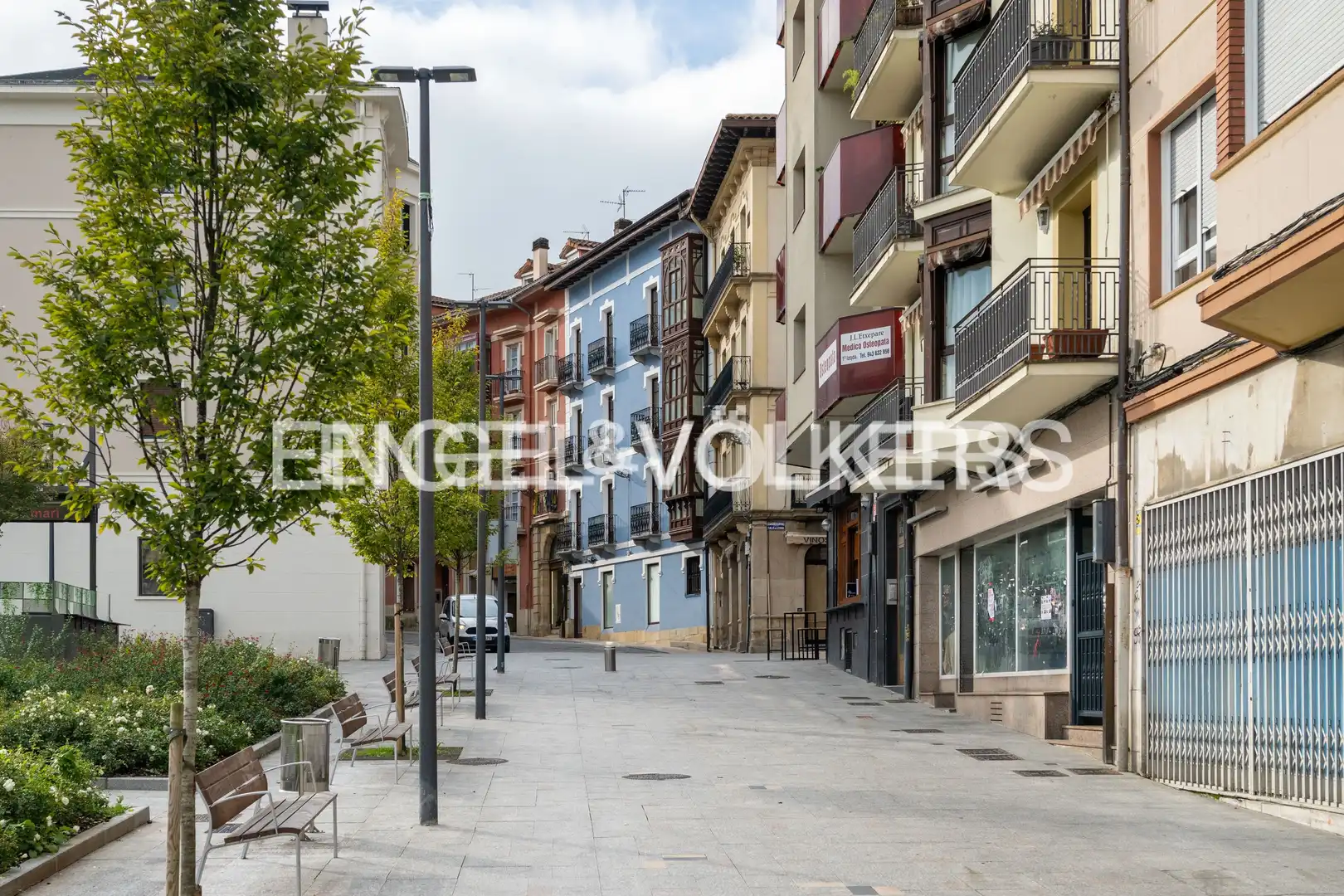 Vista exterior de Dúplex en venda en Irun  amb Calefacció, Parquet i Balcó