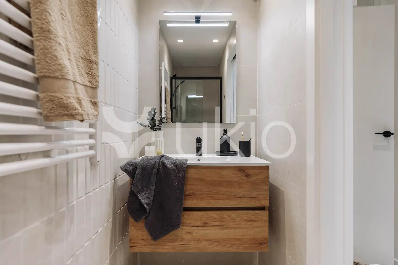 Bathroom of Apartments for rent in Barcelona  with Air Conditioner, Heating and Terrace