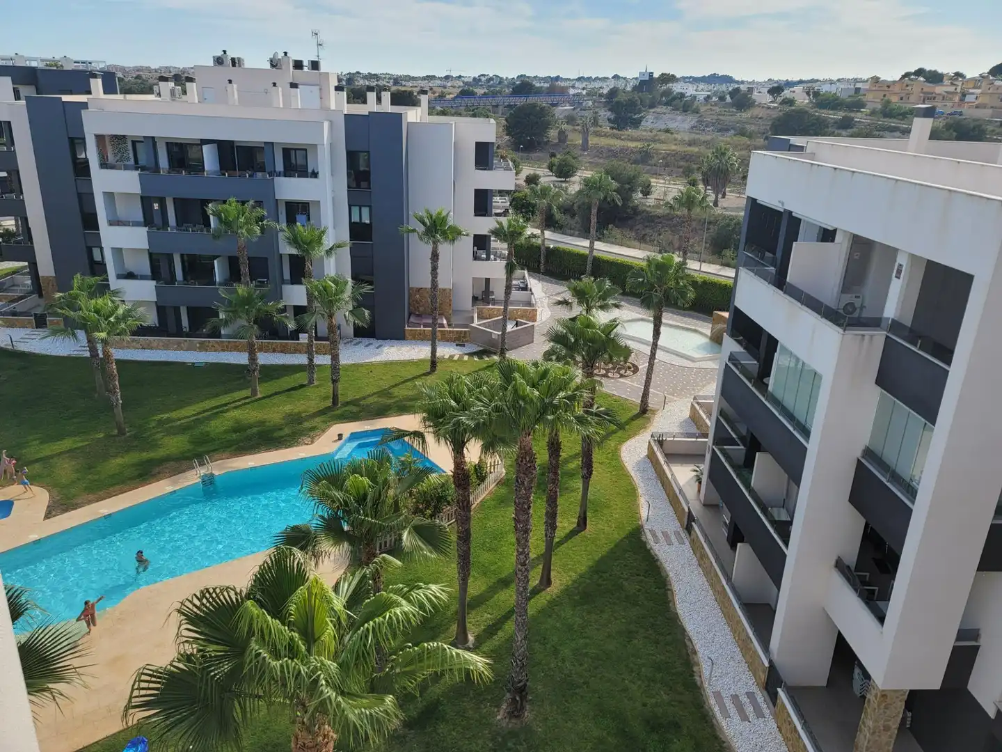 Vista exterior de Apartament en venda en Orihuela amb Aire condicionat, Jardí privat i Terrassa