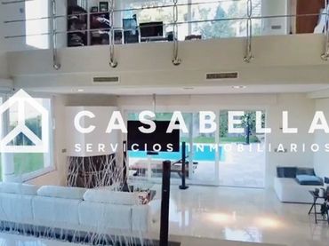Casa amb piscina en venda a Balcón de la Peya