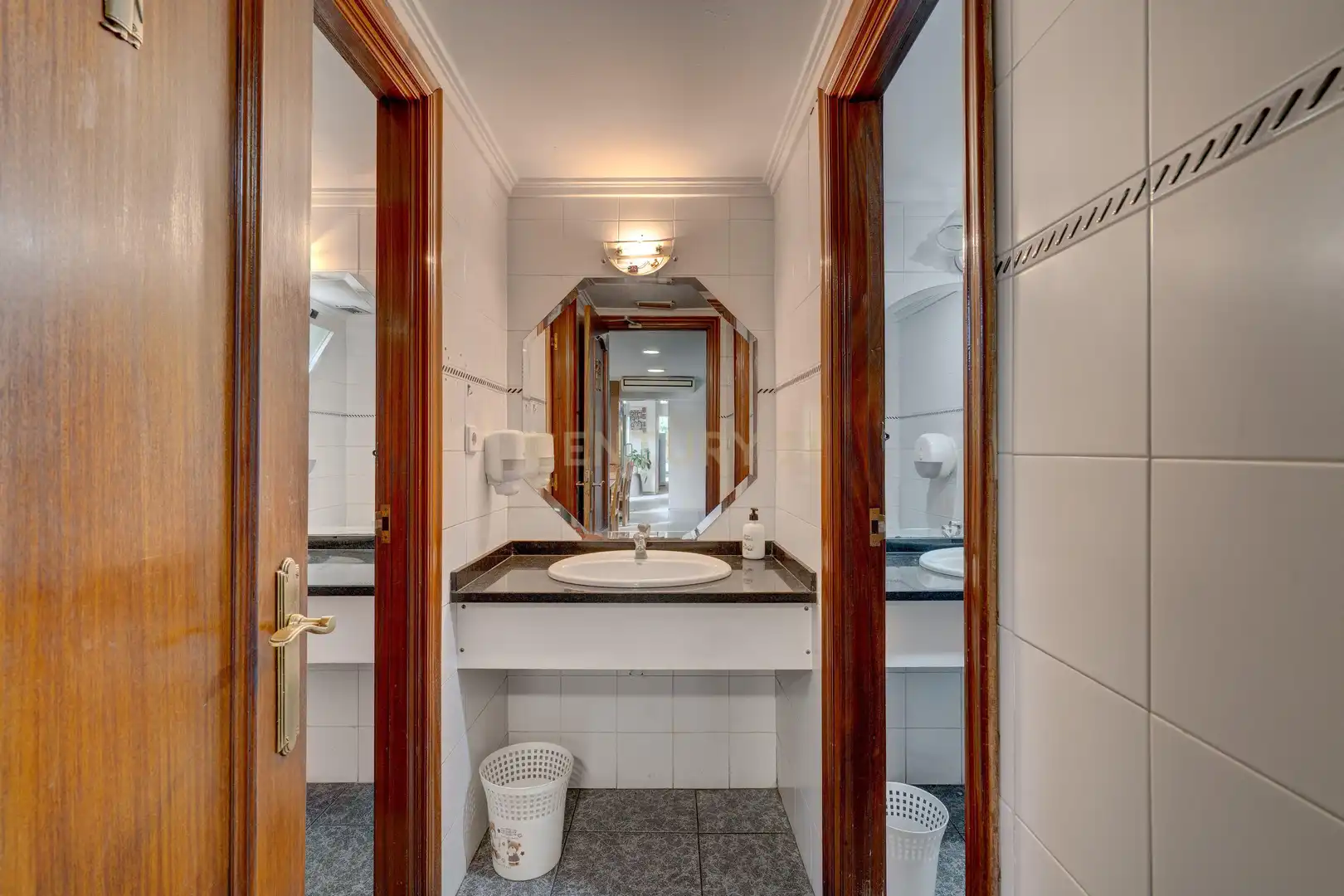 Bathroom of Commercial properties for sale in Deba  with Air Conditioner