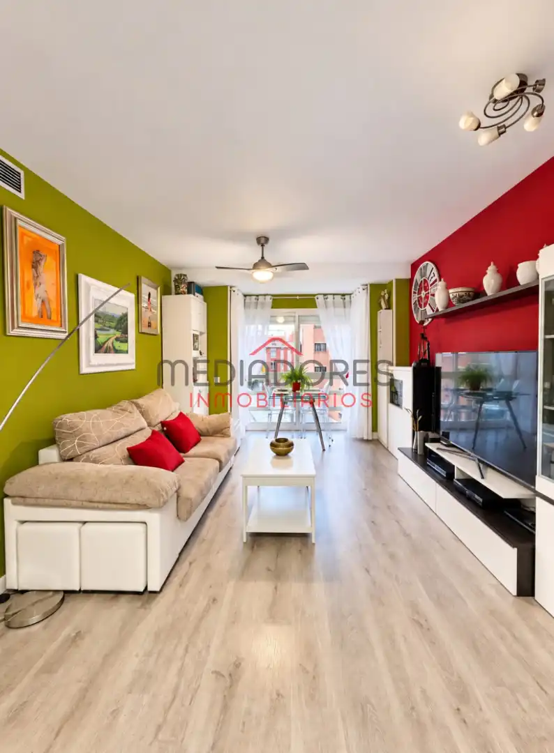 Flat with pool for sale in Calle de Julián Camarillo, imagen 2