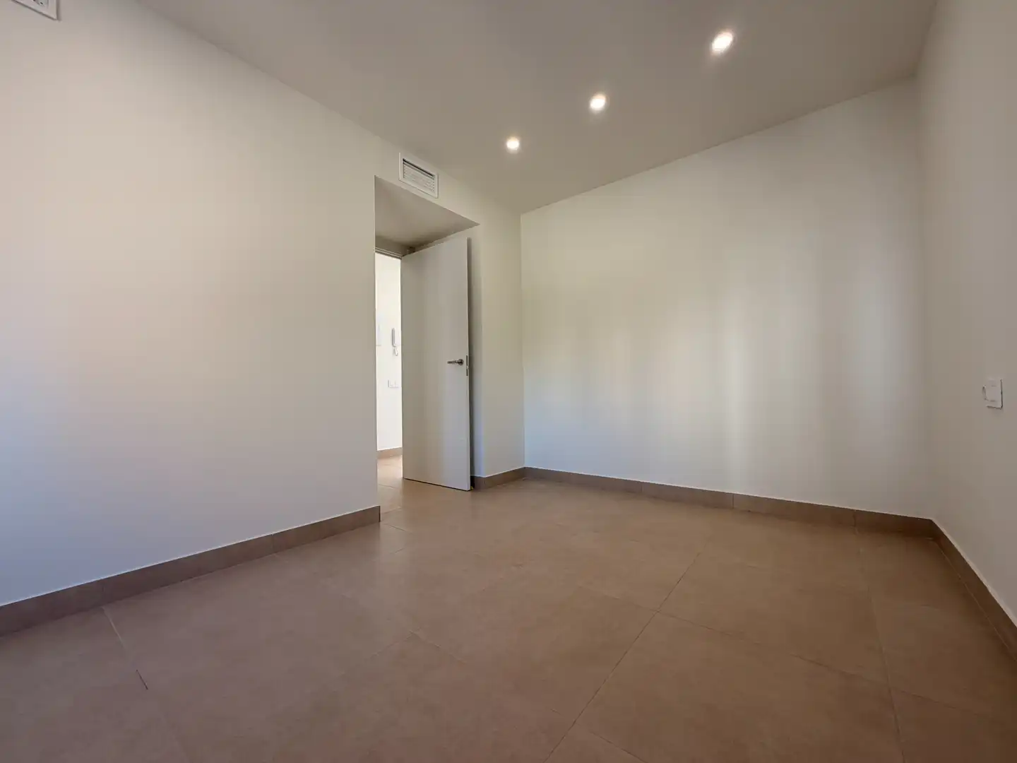 Habitación de Dúplex en venta en Terrassa con Aire acondicionado, Calefacción y Terraza
